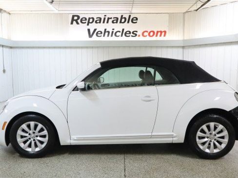 Used 2018 Volkswagen Beetle 2.0T S image 1