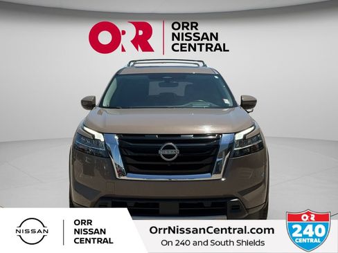 Used 2023 Nissan Pathfinder Platinum w/ Lighting Package (N92) AWD/4WD image 2