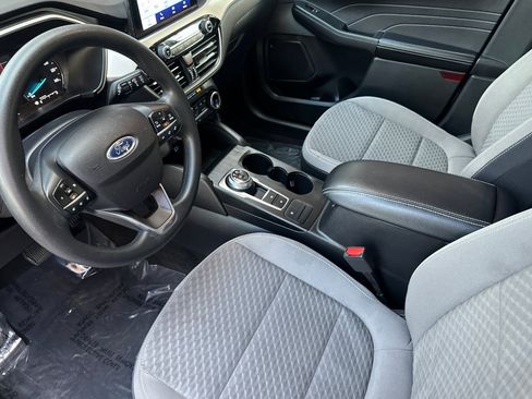 Used 2022 Ford Escape SE image 9