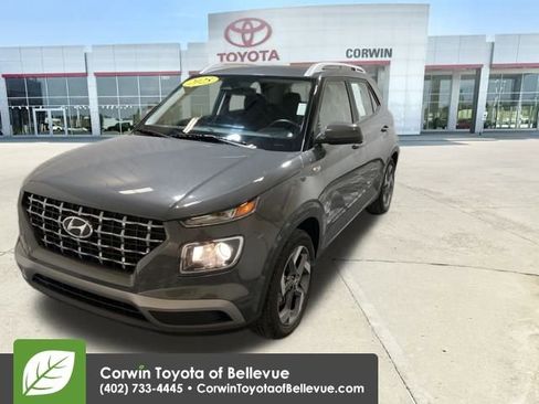 Used 2025 Hyundai Venue SEL image 7