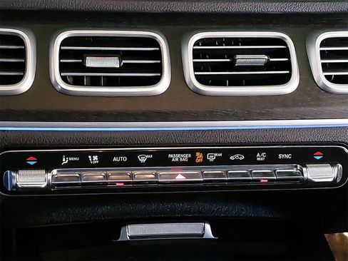 Used 2024 Mercedes-Benz GLS 450 4MATIC image 35