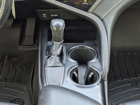 Used 2019 Toyota Camry SE FWD image 21