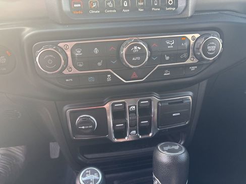 Used 2023 Jeep Wrangler Unlimited w/ Sun & Screen Package AWD/4WD image 15