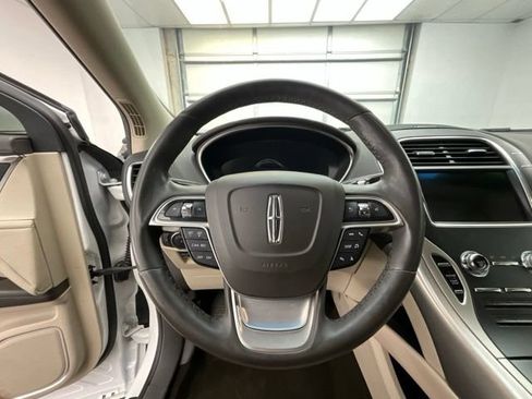 Used 2020 Lincoln Nautilus FWD w/ Equipment Group 101A image 6