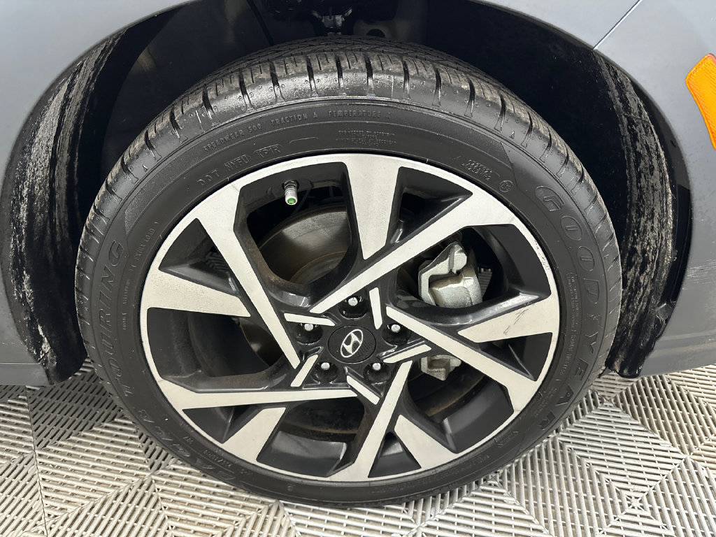 Used 2023 Hyundai Kona Limited FWD image 13
