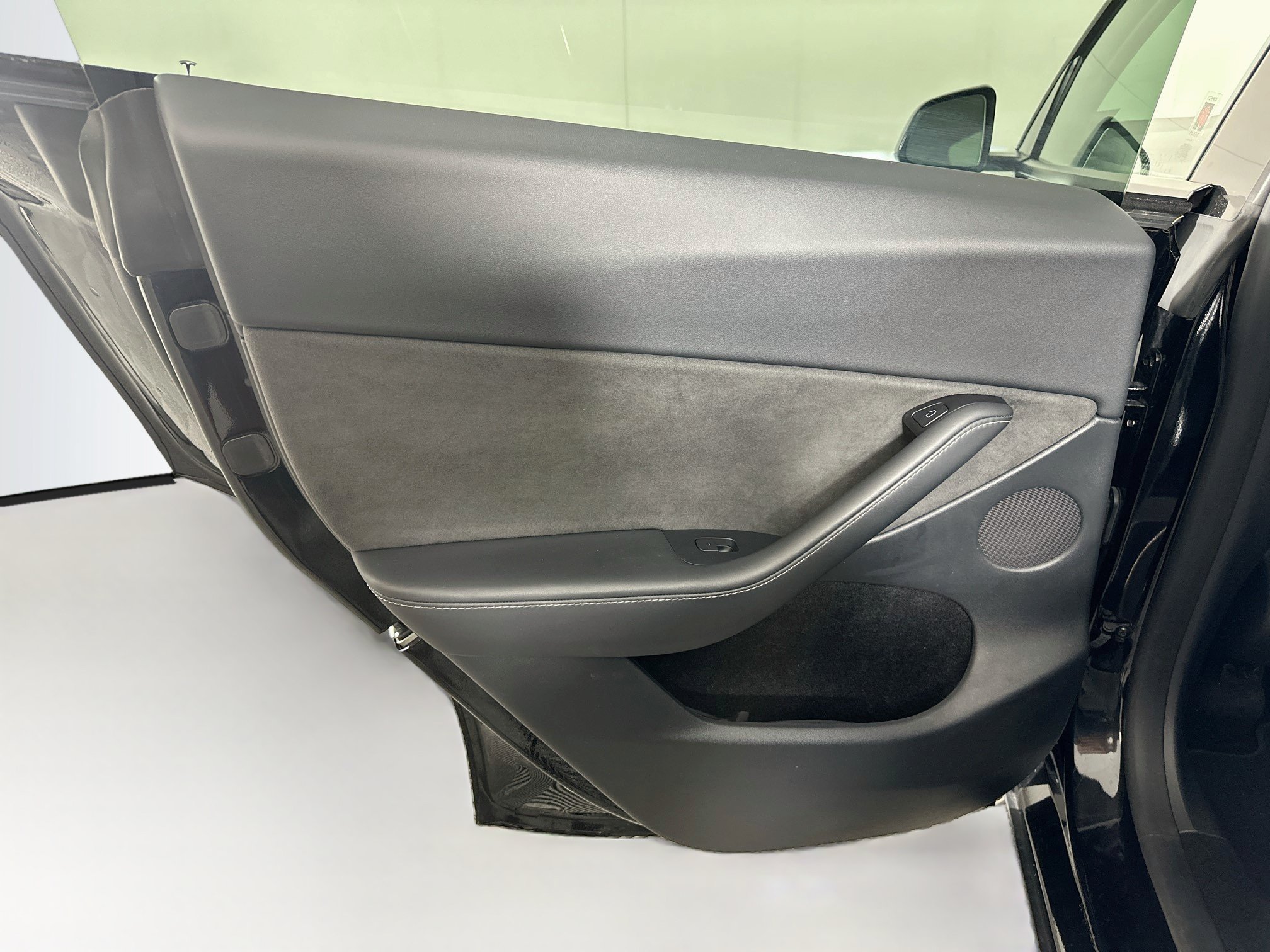 Used 2024 Tesla Model Y Long Range AWD/4WD image 25