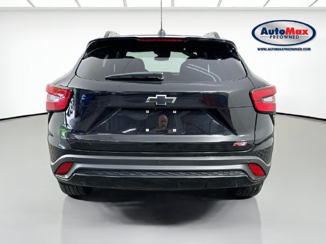 Used 2025 Chevrolet Trax RS w/ Sunroof Package FWD image 8