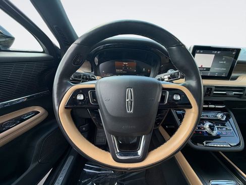 Used 2022 Lincoln Corsair Reserve w/ Equipment Group 201A image 11