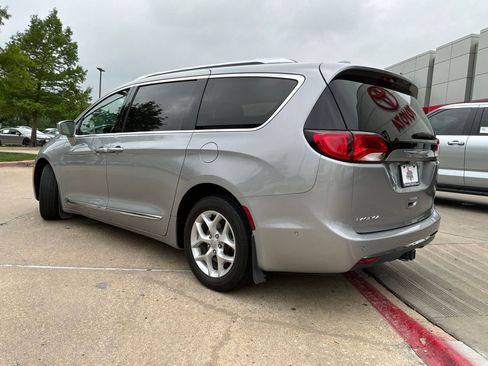 Used 2017 Chrysler Pacifica Touring-L Plus w/ Advanced Safetytec Group image 8