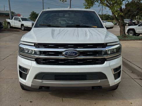 Used 2022 Ford Expedition Limited AWD/4WD image 3