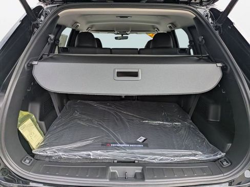 New 2026 Mitsubishi Outlander SE image 13