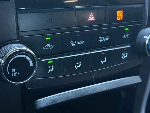 Used 2015 Toyota Camry LE image 21