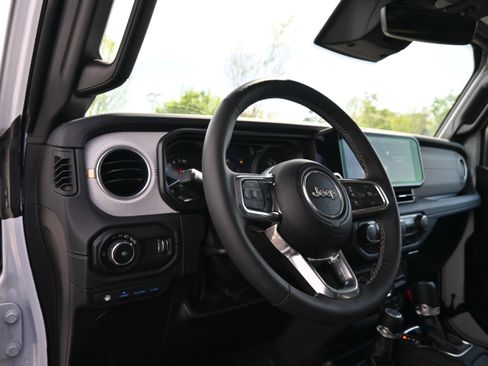 Used 2025 Jeep Wrangler Backcountry image 3