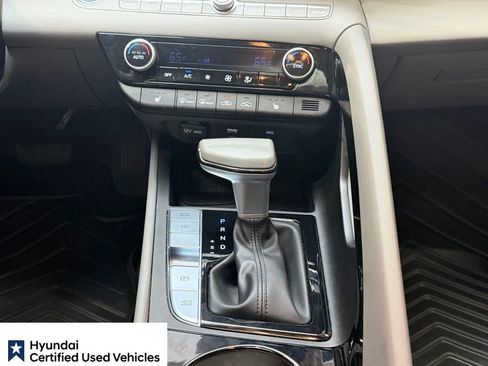 Used 2025 Hyundai Elantra SEL FWD image 17