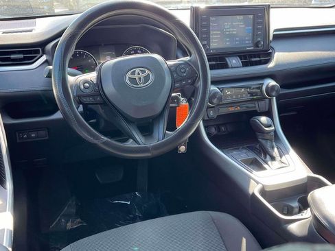 Used 2021 Toyota RAV4 LE FWD image 2