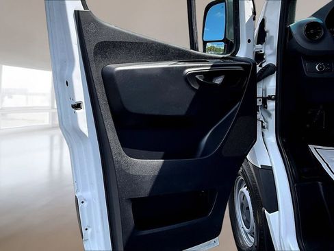 Used 2022 Mercedes-Benz Sprinter 2500 image 15