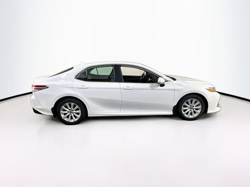 Used 2020 Toyota Camry LE FWD image 4