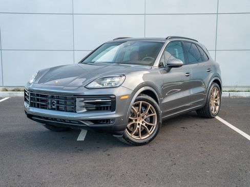 Certified 2026 Porsche Cayenne AWD/4WD image 1