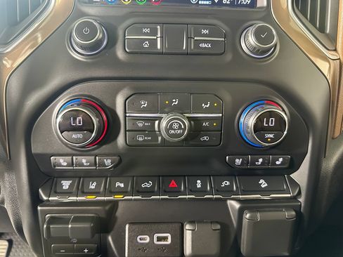 Used 2021 Chevrolet Silverado 3500 High Country w/ Z71 Off-Road Package AWD/4WD image 37