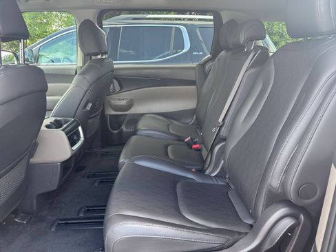 Used 2026 Kia Carnival FWD image 28