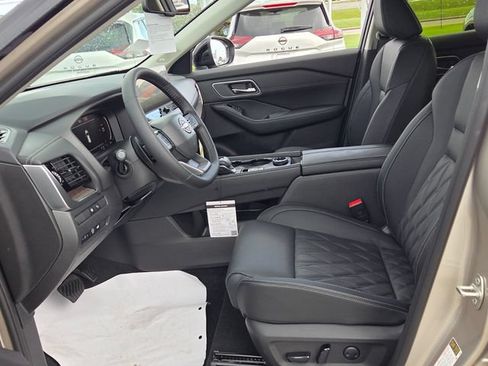 New 2026 Nissan Rogue Platinum w/ Platinum Premium Package AWD/4WD image 4