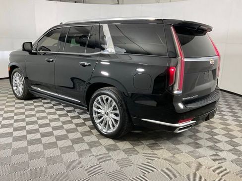 Used 2024 Cadillac Escalade Premium Luxury w/ Performance Package image 4