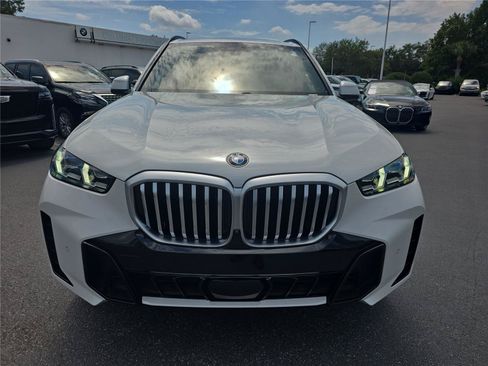 Used 2024 BMW X5 xDrive40i w/ M Sport Package AWD/4WD image 9