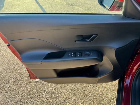 Used 2025 Hyundai Kona SEL image 30