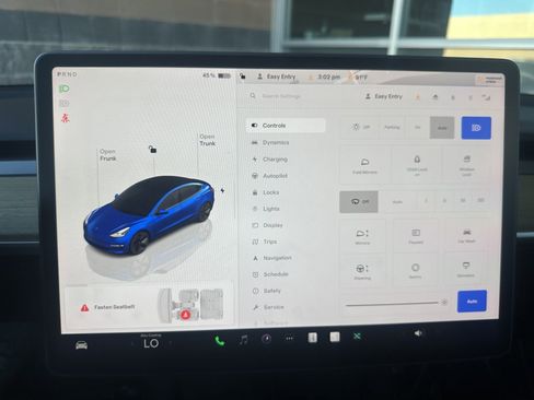Used 2023 Tesla Model 3 Standard Range image 18