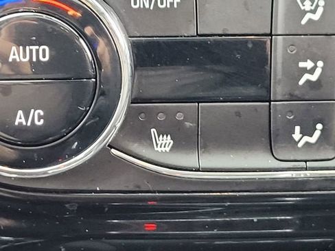 Used 2024 Chevrolet Trax RS w/ Sunroof Package image 22