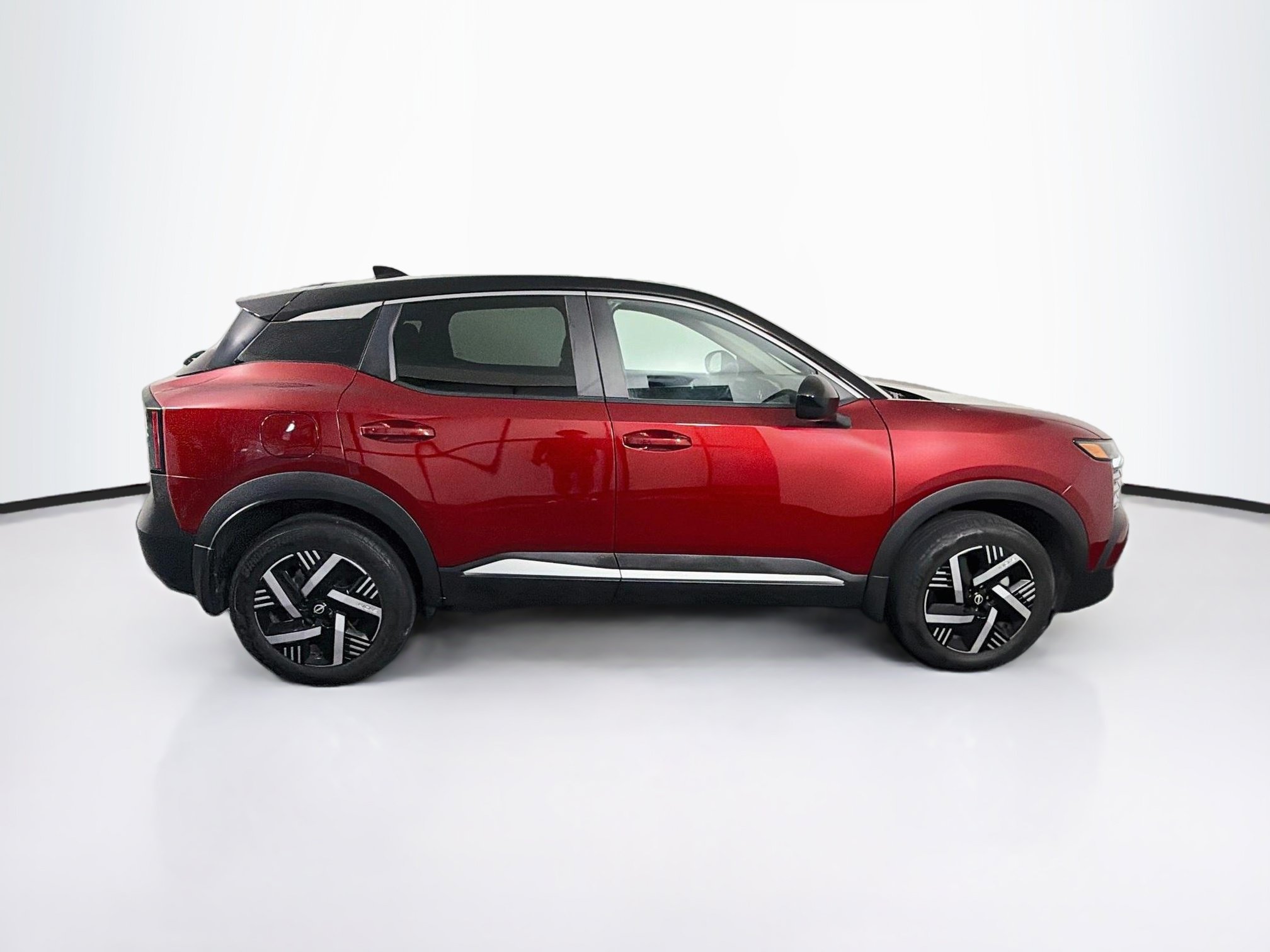 Used 2025 Nissan Kicks SV w/ Illumination Package FWD image 10