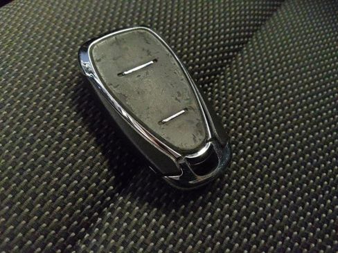 Used 2021 Chevrolet Traverse LS FWD image 32