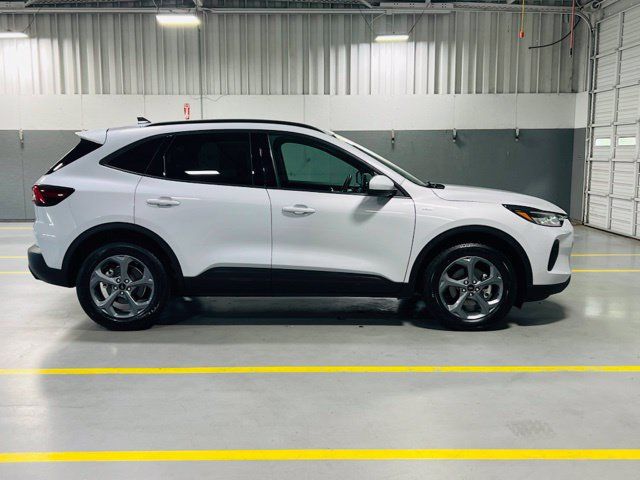 Used 2025 Ford Escape ST-Line Select AWD/4WD image 18
