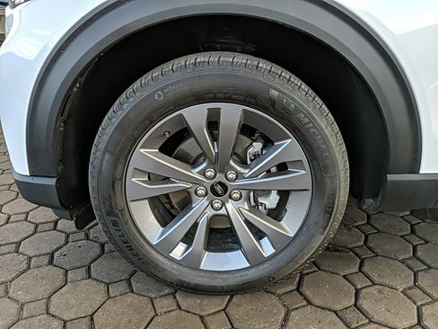 Used 2025 Ford Explorer Active w/ Active Comfort Package image 10