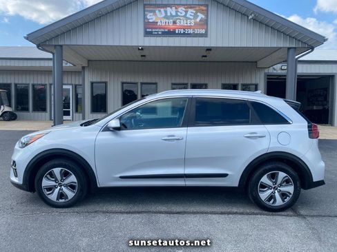 Used 2021 Kia Niro LX image 1