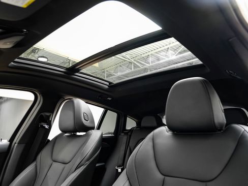 Used 2025 BMW X4 xDrive30i image 5