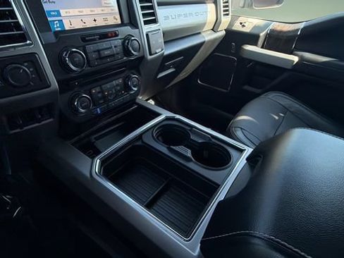 Used 2017 Ford F250 Lariat w/ Lariat Ultimate Package AWD/4WD image 15