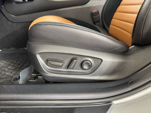 Used 2021 Toyota Avalon XSE image 14