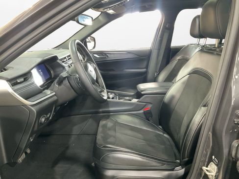 Used 2023 Jeep Grand Cherokee Altitude image 9