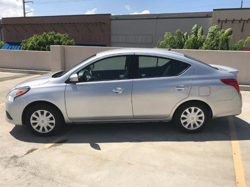 Used 2016 Nissan Versa SV FWD image 2
