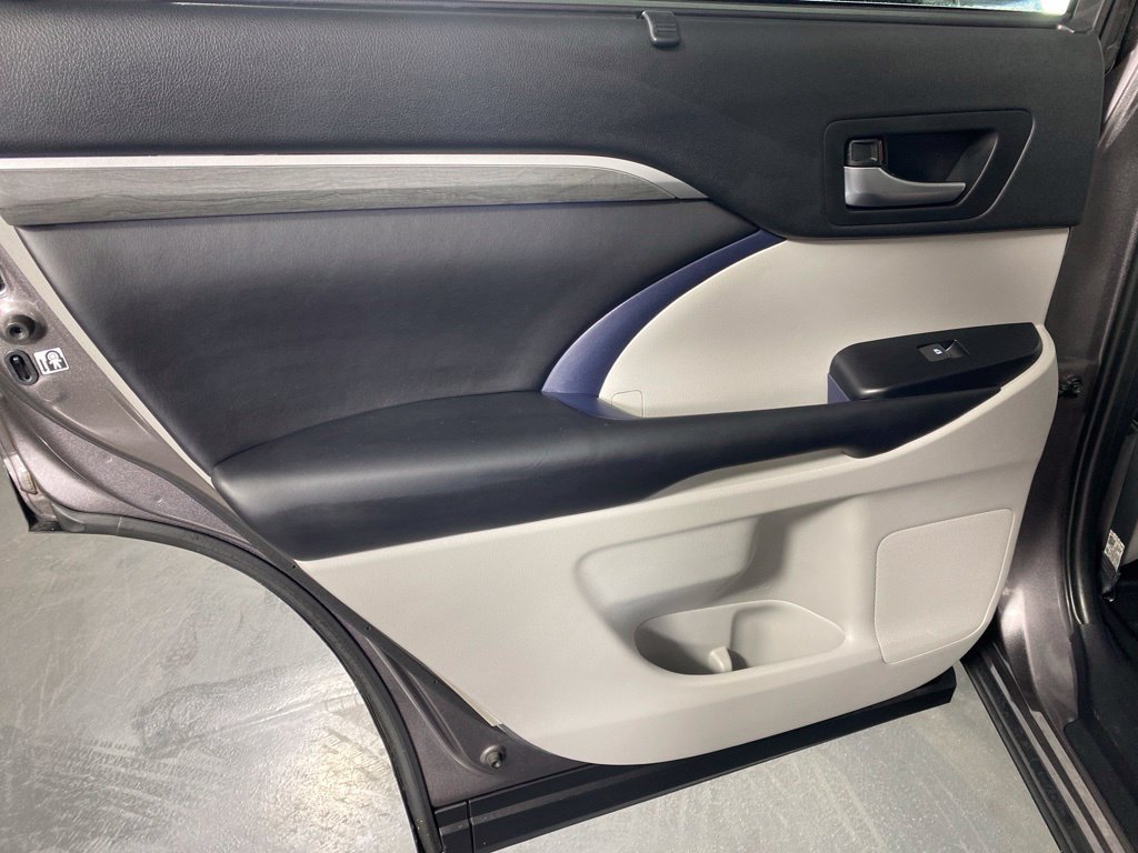 Used 2019 Toyota Highlander Limited Platinum AWD/4WD image 25