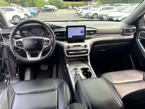 Used 2023 Ford Explorer XLT w/ Equipment Group 202A AWD/4WD image 34