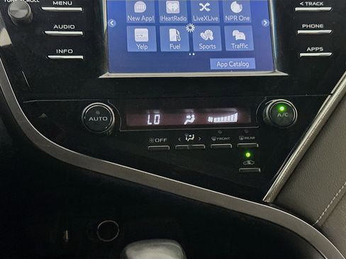 Used 2018 Toyota Camry SE image 22