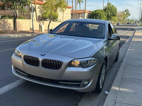 Used 2011 BMW 528i Sedan RWD image 4