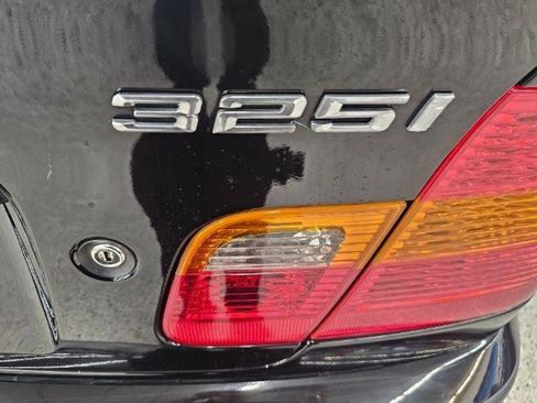 Used 2002 BMW 325i Sedan image 40
