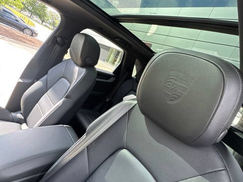 Used 2025 Porsche Cayenne S AWD/4WD image 13
