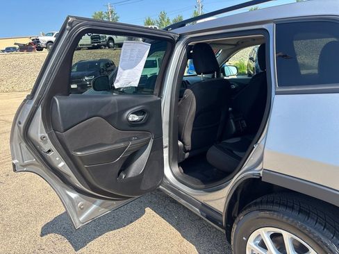 Used 2016 Jeep Cherokee Sport w/ Cold Weather Group AWD/4WD image 14