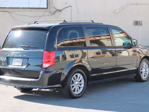 Used 2016 Dodge Grand Caravan SXT FWD image 8