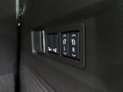 Used 2025 Chevrolet Tahoe High Country image 43