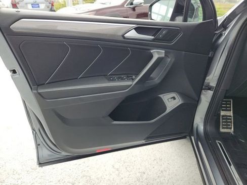 Used 2024 Volkswagen Tiguan SE R-Line image 27